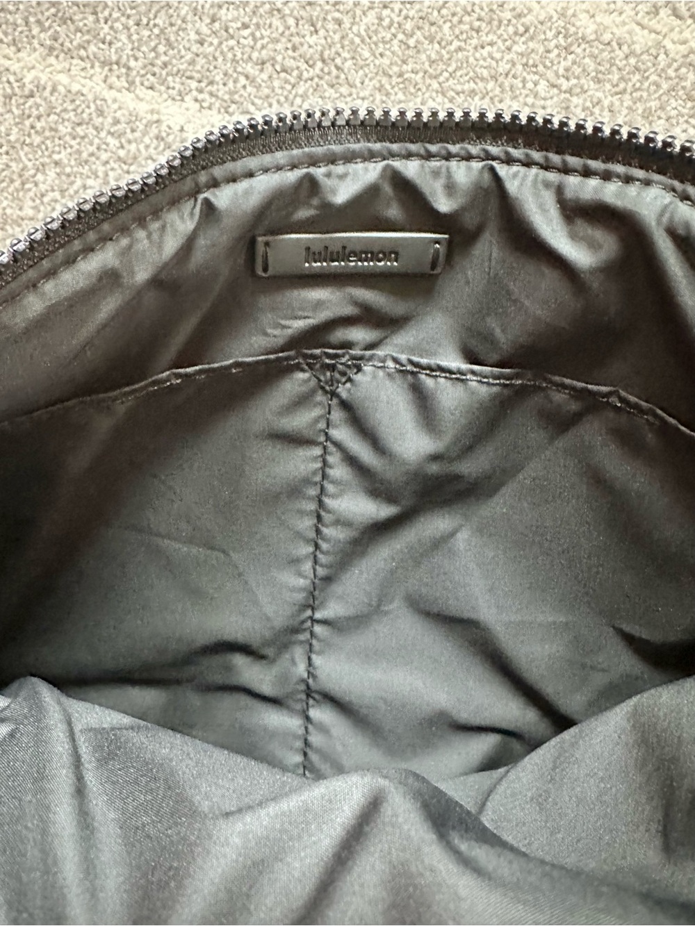 Lululemon Black Essentials Triangle Quilted Pouch Bag - Picture 3 of 4